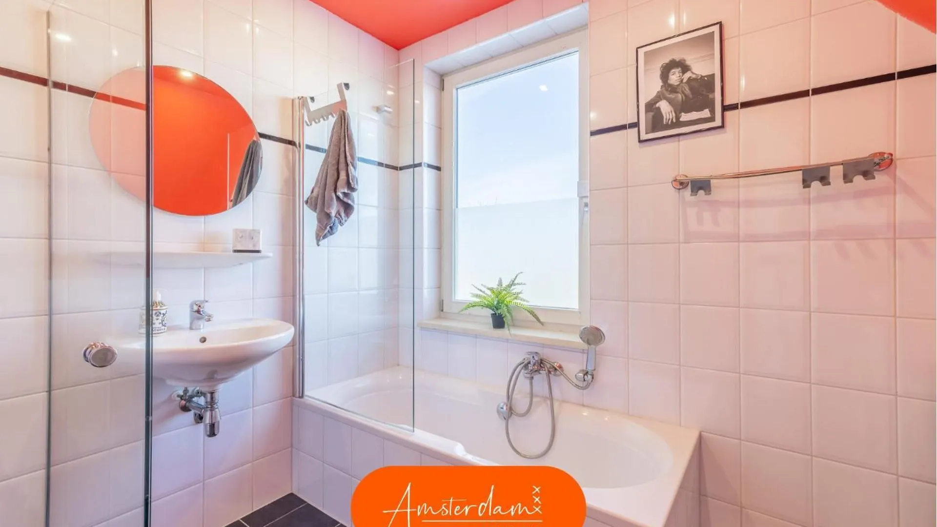 Amsterdam Group Stay - Jacuzzi, Sauna & Cinema Zwanenburg 0*,  Holandia
